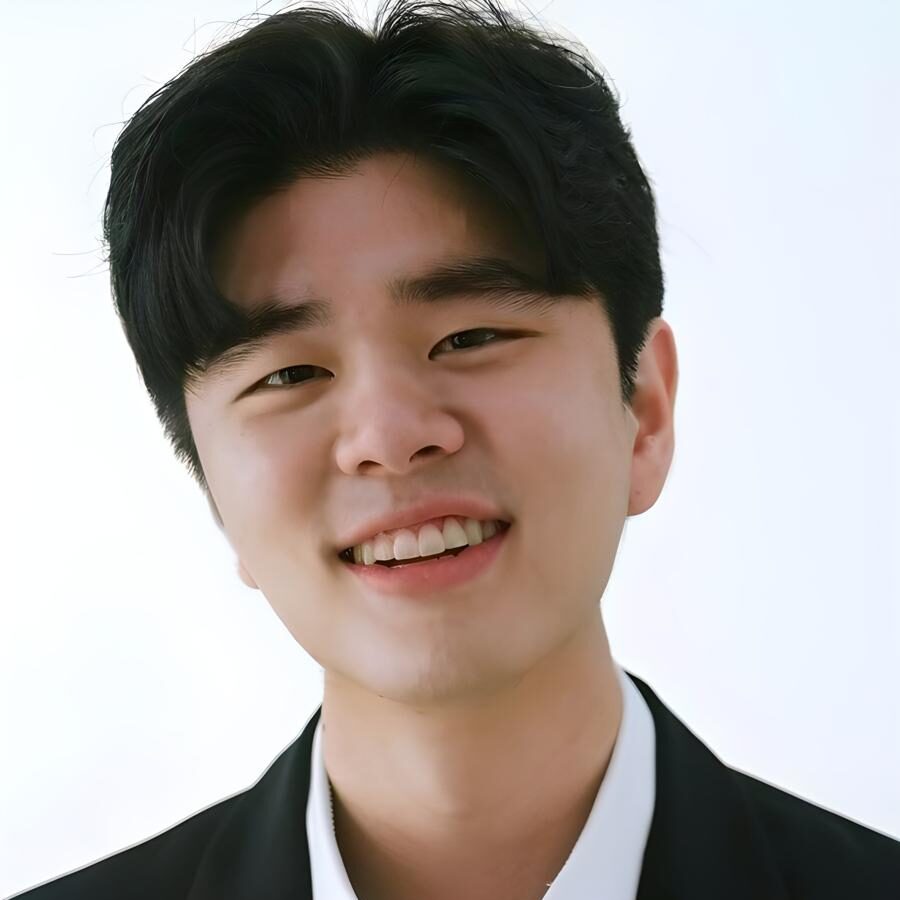 Mika Lee's Headshot
